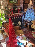 House of 1833 Bed & Breakfast & Gardens