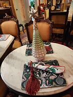 House of 1833 Bed & Breakfast & Gardens