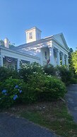 House of 1833 Bed & Breakfast & Gardens