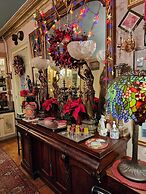 House of 1833 Bed & Breakfast & Gardens