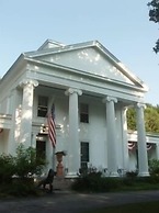 House of 1833 Bed & Breakfast & Gardens