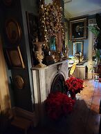 House of 1833 Bed & Breakfast & Gardens