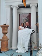 House of 1833 Bed & Breakfast & Gardens