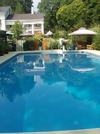 House of 1833 Bed & Breakfast & Gardens