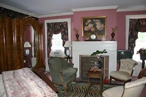 House of 1833 Bed & Breakfast & Gardens