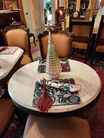 House of 1833 Bed & Breakfast & Gardens