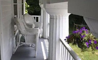 House of 1833 Bed & Breakfast & Gardens