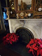 House of 1833 Bed & Breakfast & Gardens