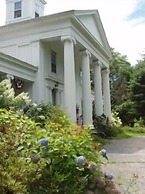 House of 1833 Bed & Breakfast & Gardens