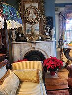 House of 1833 Bed & Breakfast & Gardens