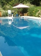 House of 1833 Bed & Breakfast & Gardens