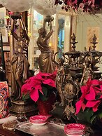 House of 1833 Bed & Breakfast & Gardens