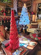 House of 1833 Bed & Breakfast & Gardens