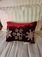 House of 1833 Bed & Breakfast & Gardens