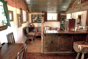 Country Woods Inn