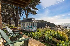 Elk Cove Inn & Spa