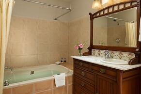 Lookout Point Lakeside Inn