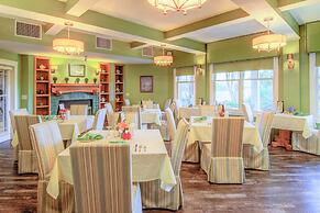 Lookout Point Lakeside Inn