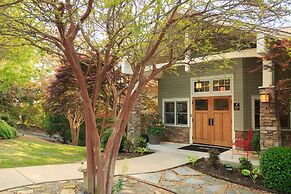 Lookout Point Lakeside Inn