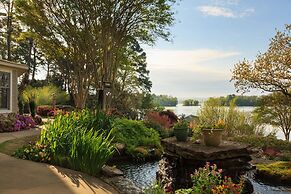 Lookout Point Lakeside Inn