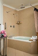 Lookout Point Lakeside Inn