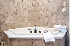 Lookout Point Lakeside Inn