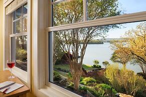 Lookout Point Lakeside Inn