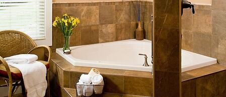 Lookout Point Lakeside Inn