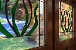 Lookout Point Lakeside Inn