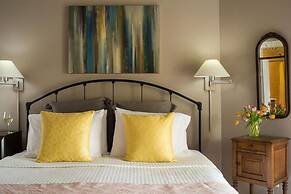 Lookout Point Lakeside Inn