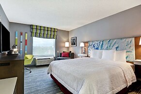 Hampton Inn & Suites Newark-Harrison-Riverwalk