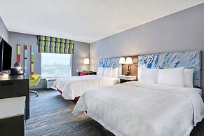 Hampton Inn & Suites Newark-Harrison-Riverwalk
