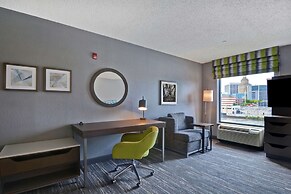 Hampton Inn & Suites Newark-Harrison-Riverwalk