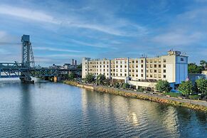 Hampton Inn & Suites Newark-Harrison-Riverwalk