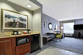 Hampton Inn & Suites Newark-Harrison-Riverwalk
