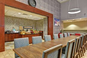 Hampton Inn & Suites Newark-Harrison-Riverwalk