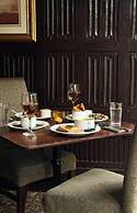 Warren Lodge Hotel