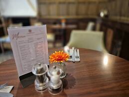 Warren Lodge Hotel