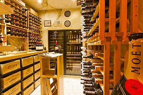 Holland House Beach Hotel