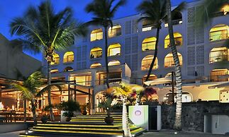 Holland House Beach Hotel