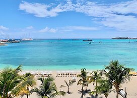 Holland House Beach Hotel