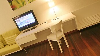 Holland House Beach Hotel