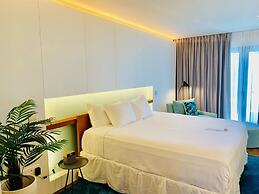 Holland House Beach Hotel