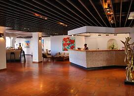 Holland House Beach Hotel