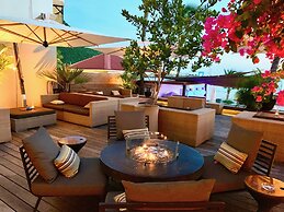 Holland House Beach Hotel