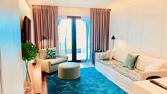 Holland House Beach Hotel