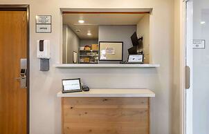 Extended Stay America Select Suites - Wichita - North