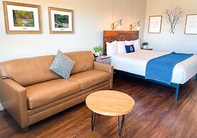 Pinemark Inn & Suites