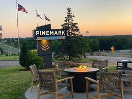 Pinemark Inn & Suites