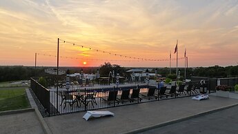 Pinemark Inn & Suites